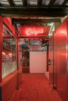 厂房式酒吧装修图片