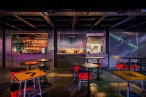 最新美式风格酒吧装饰实景图