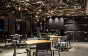 黑色调办公室装修实物图片