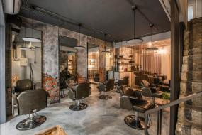 小型理发店装潢图片