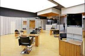 个性风格理发店装修实景图片