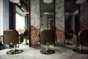 最新小型理发店装饰实景图