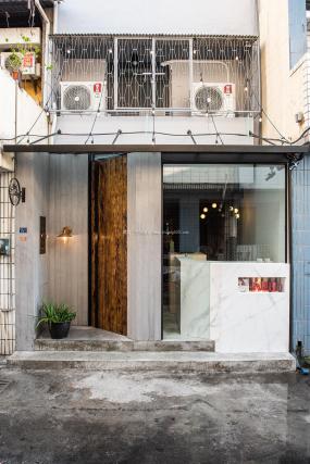 最新小型理发店装饰效果图