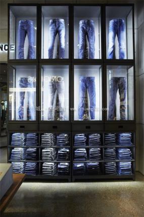 最新精品服装店装饰实景图