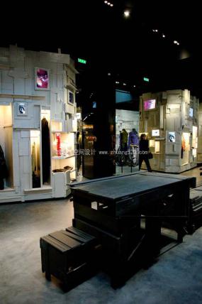 最新服装专卖店设计装修图片