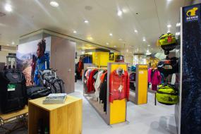 服装专卖店装修设计效果图