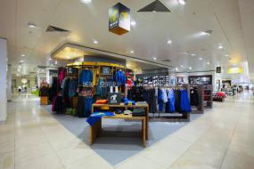 服装专卖店装饰效果图