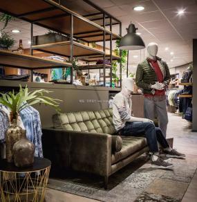 个性服装店设计效果图