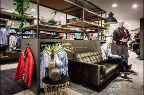 时尚服装店装修图片