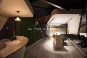 高端工业风健身房装修效果图