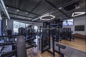 最新时尚健身房装饰效果图