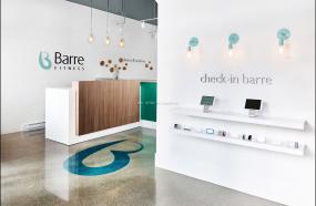 现代简约健身房装潢效果图片