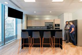 前卫时尚办公室装饰图片