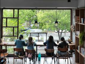 特色甜品店装修实景图片