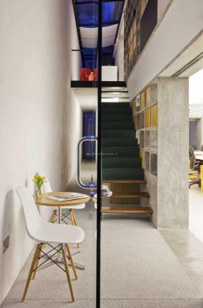 高端房产公司办公室装修效果图