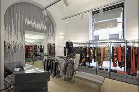 女装店装修实物图片