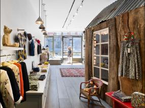 最新童装店装饰实景图