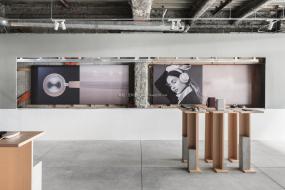 现代简约风格服装店装修效果图