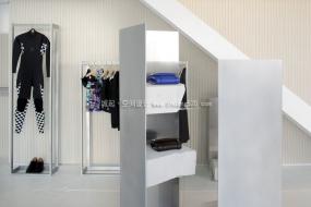 简约风格服装店装修图片