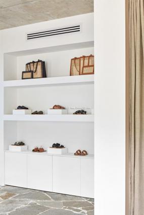 简约风格专卖店装修高清图片