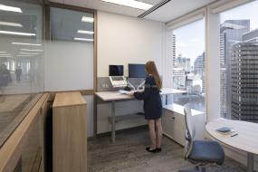 现代办公室过道装修效果图片