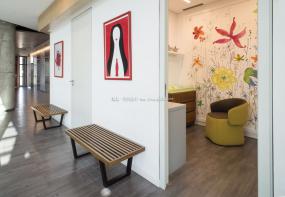 现代办公室布置室内吊顶设计装修效果图片