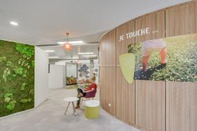 上海专业办公室装修吊顶装饰效果图