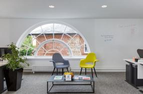 个性办公室吊顶装饰效果图