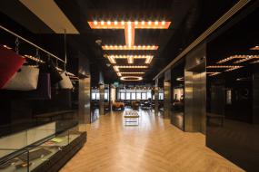 loft风格办公室装修吊顶图片