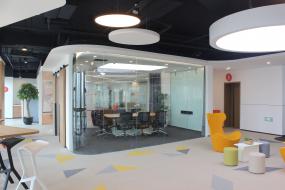 现代风格个性办公室吊顶设计参考