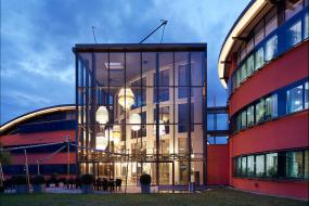 上海专业办公室现代吊顶装修效果图片欣赏