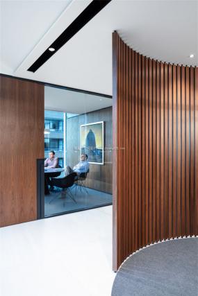 简约小型办公室集成吊顶装修效果图