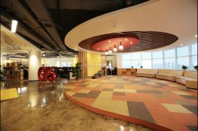 国外员工办公室吊顶装修设计欣赏