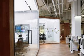 后现代设计风格小办公室吊顶图片