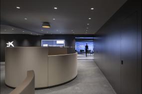 大型办公室刚装修吊顶效果图