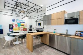 时尚现代办公室灯具装修方案效果图欣赏