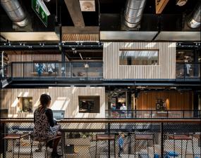 国外loft办公室等待区装修效果图