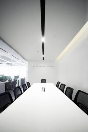 现代公司loft办公室装饰效果图