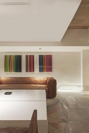 小型温馨员工办公室摆设装修图片