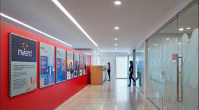 小型办公室办公桌摆放装修设计图赏析2015 