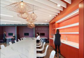 100平办公室摆放效果图