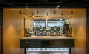 最新办公室桌子设计图片