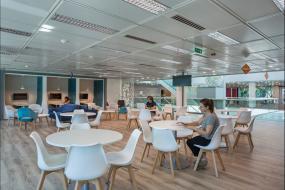 后现代设计风格小型办公室摆设图片