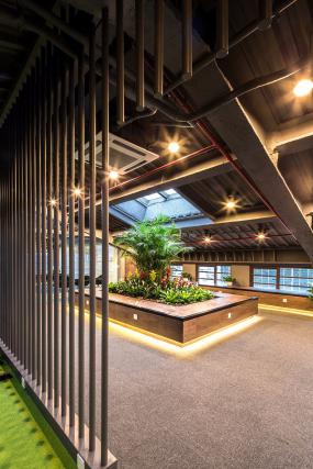 简约风格现代办公室顶面装修效果图