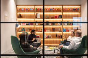 小型办公室前台布置装修图片