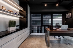 服装公司办公区开放式工业风设计