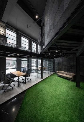 loft工业办公室装修效果图