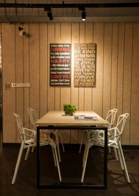 带隔楼工业风装修公司办公室图片