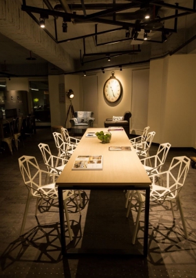 工业风格装修效果图办公室门