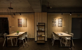 无吊顶工业风办公室装修图